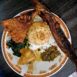 Nasi Campur Ikan Lele Goreng   Telur Dadar