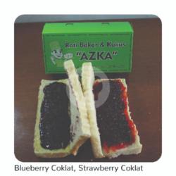 Roti Kasino 1/2 Blueberry Coklat Susu - 1/2 Strawberry Coklat Susu