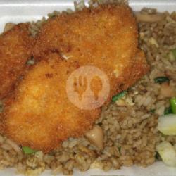 1 Porsi Nasi Goreng Chiken Crispy(campur Telor,bakso,sosis,tidak Pakai Sayur)