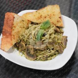 Spaghetti Chicken Mushroom Pesto