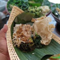 Nasi Pecel Ponorogo Dengan Peyek