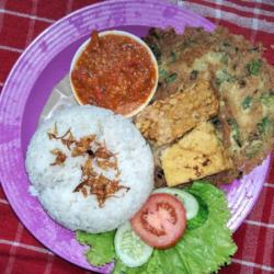 Paket 3t ( Nasi Telor Dadar, Tahu, Tempe)