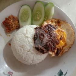 Nasi Telor Ceplok Bumbu Hitam