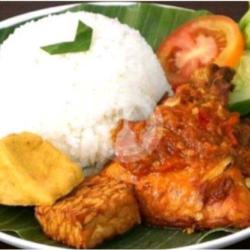 Ayam Penyet Paha Dan Tahu Tempe Sambal Merah