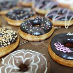 Donat Coklat Blok