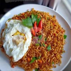 Mie Goreng Mercon Telor Mata Sapi