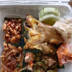 Nasi Rames   Sambal Dipisah  Ayam Goreng Ktemes