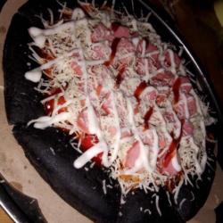 Pizza Roti Hitam Gurita 22 Cm