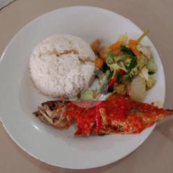 Nasi Ikan Layang Balado   Sayur   Es Teh