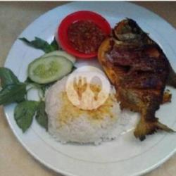 Ikan Bawal Panggang   Nasi