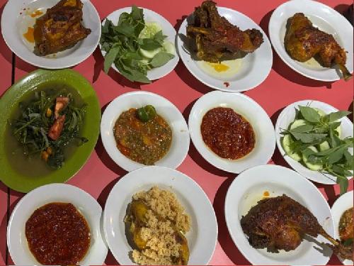 Lesehan Bebek Shea, Angkatan 66