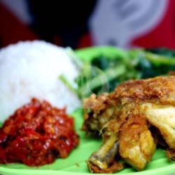 Ayam Goreng Kangkung Sambel Terasi Komplit