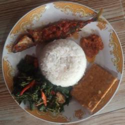 Nasi   Ikan   Perkedel / Tempe / Tahu   Sayur   Sambel