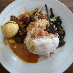 Nasi Rames Telor Gulai
