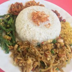 Nasi Lawar Cumi