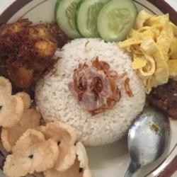 Nasi Uduk Putih   Ayam Goreng