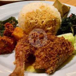 Nasi Ayam Goreng  , Sayur, Sambal