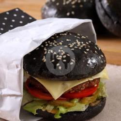 Burger Black Crispy ( Telur   Daging Crispy)