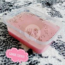 Puding Sutra Kaca Stroberi With Nata De Coco N Chia Seed