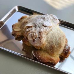 Almond Croissant
