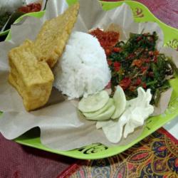 Nasi   Tahu   Tempe  Cah Kangkung Lalapan  Sambal Terasi