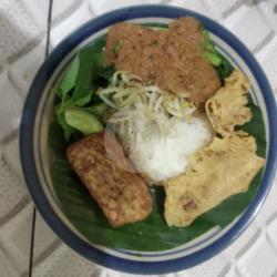 Nasi Pecel   Tempe   Peyek