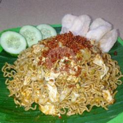 Mie Goreng Pedas Jumbo Telur