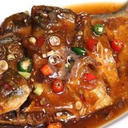 Nasi   Ikan Kakap Saus Tiram   Sambal   Lalapan   Es Teh