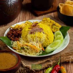 Nasi Kuning   Telor Balado   Tempe Mendoan/bakwan Jagung