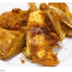 Ayam Kampung Goreng Utuh