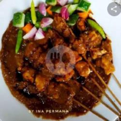 Sate Ayam Bumbu Kacang   Lontong