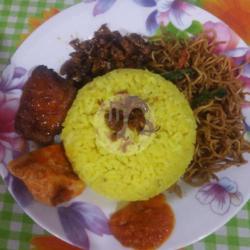 Nasi Kuning Ikan