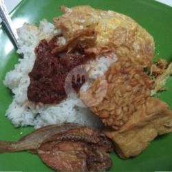 Nasi Sambelan Telur Komplit