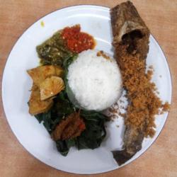 Nasi Padang Lele Goreng