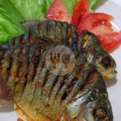 Ikan Bawal Goreng Kering ( Ukuran Sedang)