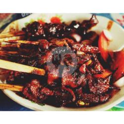 (10 Tusuk ) Sate Sapi Rasa Spesial Bumbu Kecap Mantap Dengan Irisan Cabe Rawit Bawang Merah Tomat  Acar