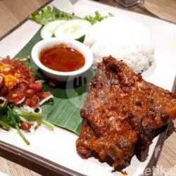 1 Ayam Bakar   Nasi   Urap Urap   Tahu Tempe