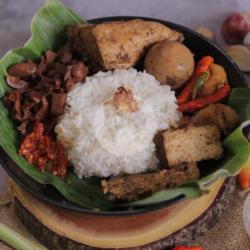 Paket Nasi Gudeg Tempe Tahu Bacem Telor Bacem