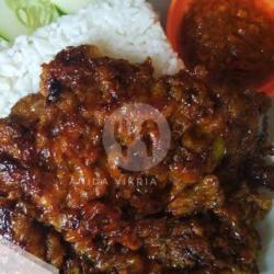 Telur Bakar   Nasi   Tempe/ Tahu   Sambel Lalap