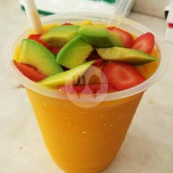 Juice Mangga Toping Strawberry Alpukat