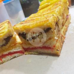 Roti Bakar Coklat Strawberry