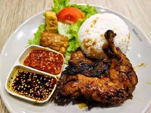 Ayam Bakar dan Seafood Mak Ndut, Penjaringan