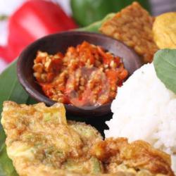 Pakom H Nasi Telur Dadar Tahu Tempe Sambel Pedas Mede