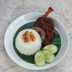 Nasi Bebek Pedas Serundeng Khas Madura