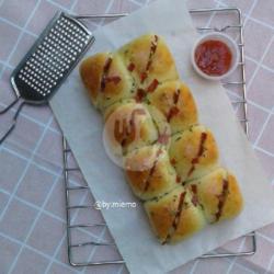 (buns) Garlic Cheese   Smoked Beef