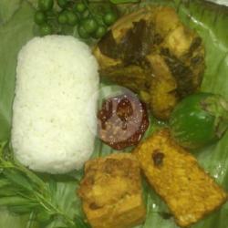 Nasi Pepes, Tahu, Tempe (komplit)