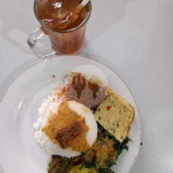 Nasi Rendang   Telur Dadar   Es Teh Manis