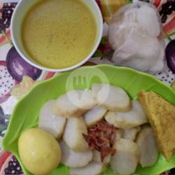 Lontong Opor Telur Utuh