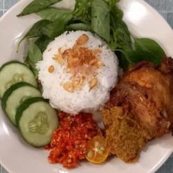 Ayam Betutu Goreng Dada   Nasi