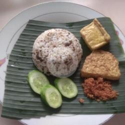 Nasi Tutug Tahu Tempe Serundeng